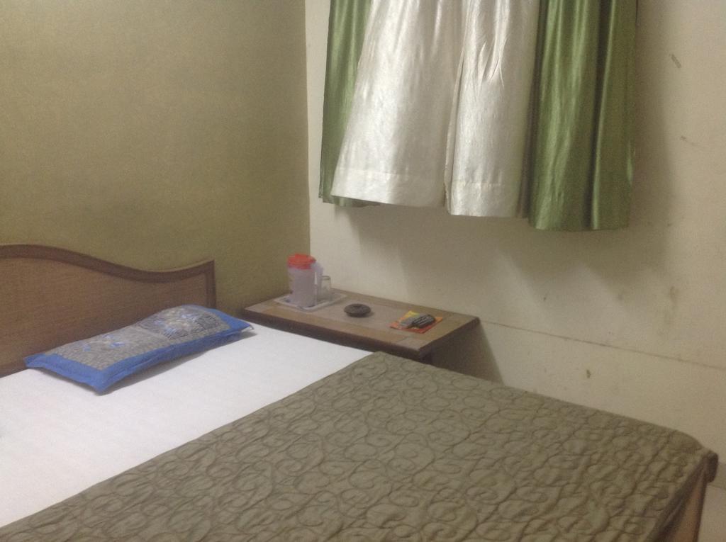 Hotel Kamal Kunj Jaipur Oda fotoğraf
